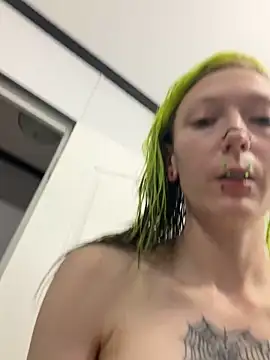 Twisted_Alice webcam