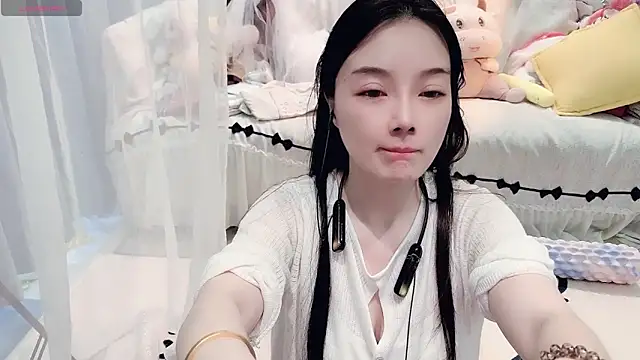 AKiKi711 live cam on StripChat