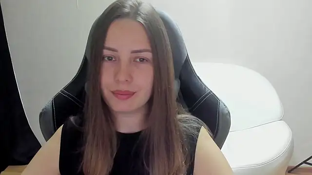 Mia_shy1 webcam