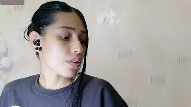 yourcuteneighbourr webcam