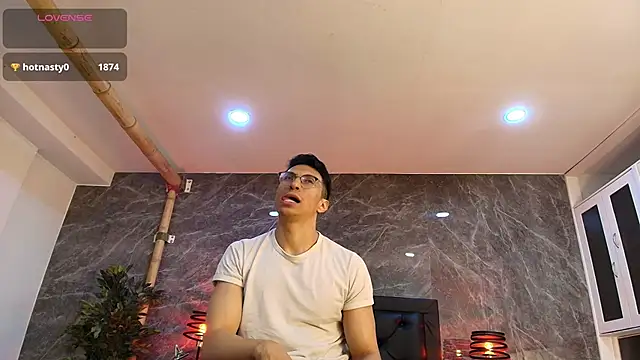 ApoloCruz live cam on StripChat