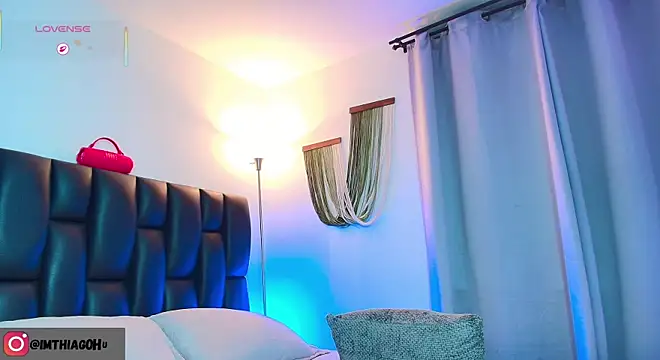 ThiagoHunk live cam on StripChat