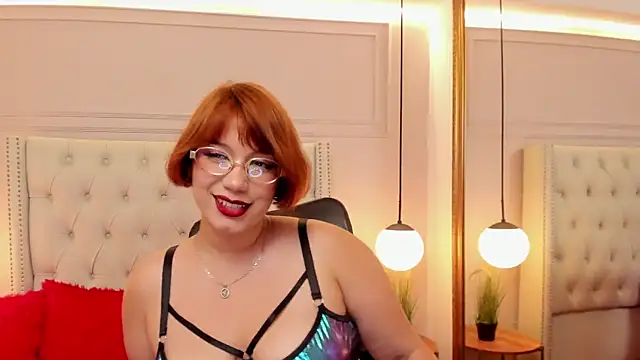MillyHotsoon webcam