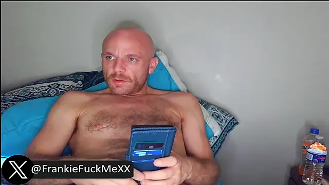FrankieFuckMeXX live cam on StripChat