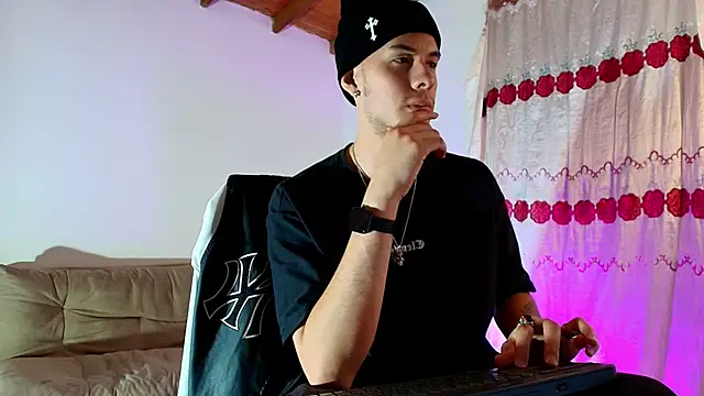 Vlad__night live cam on StripChat