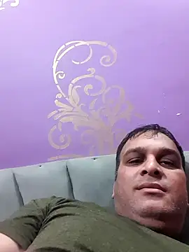 indiandesivillegeboy live cam on StripChat