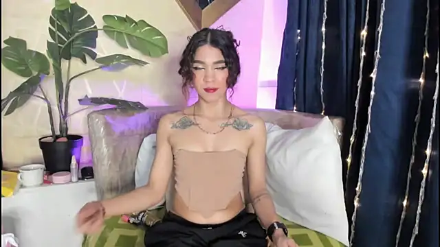 evelyn__rose1 live cam on StripChat