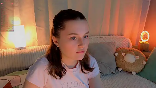 LorriMonz webcam