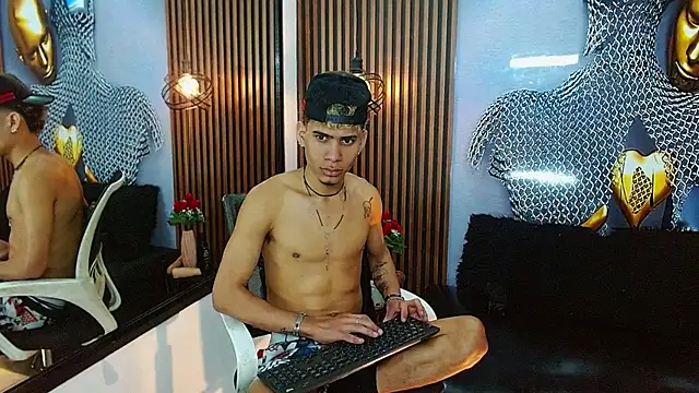 Skinny_cute_Alyer webcam