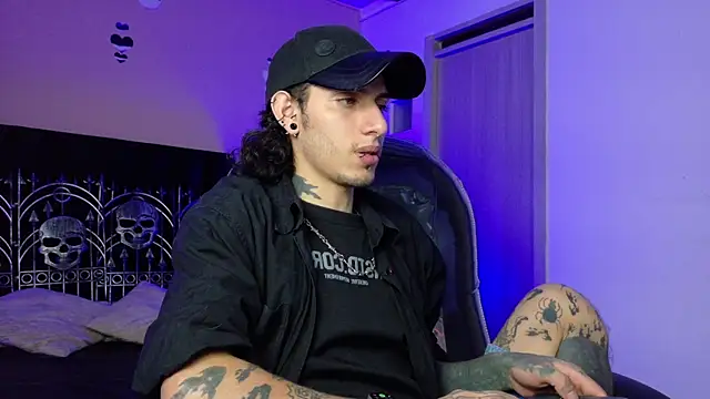 Vergil_Noir_ live cam on StripChat