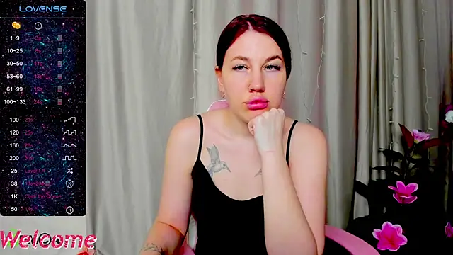 Arya_Curves webcam