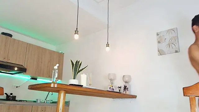 Milo_K live cam on StripChat