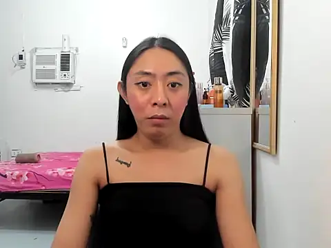 ErikaJayne4u live cam on StripChat