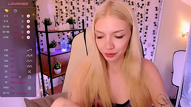 AnyaTaylor_ webcam