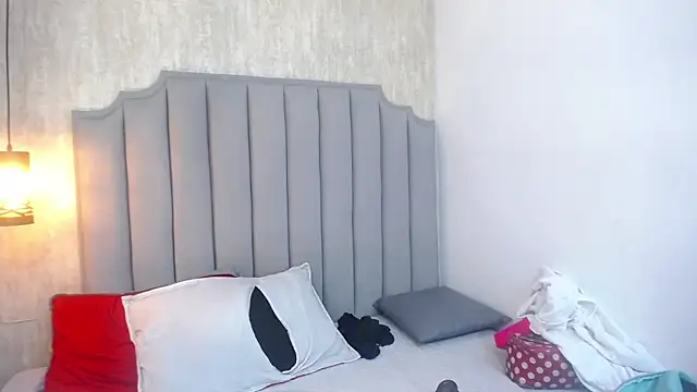Maya_curvy webcam