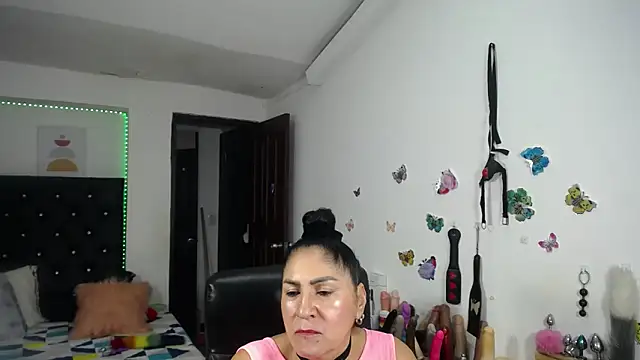 mature_bigboobs10 live cam on StripChat