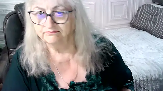LolkaAlyss live cam on StripChat