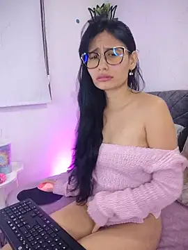 NayeCloud live cam on StripChat
