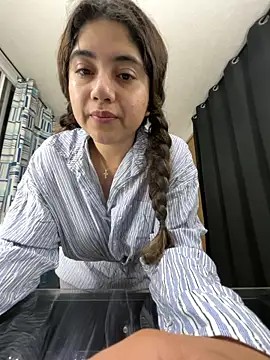 Monica17 live cam on StripChat