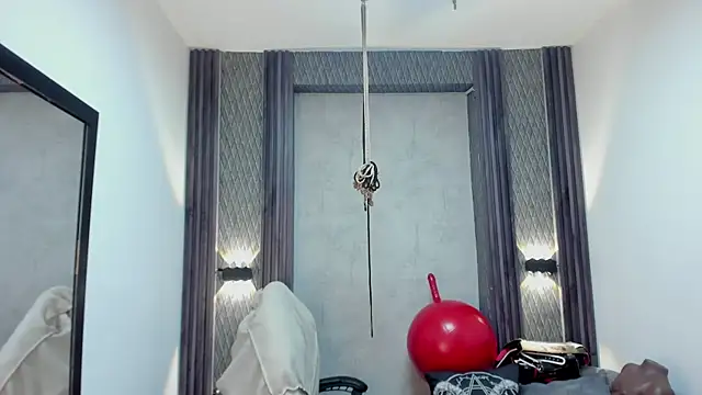 selene_red_ live cam on StripChat