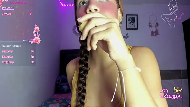 emmie_bunny live cam on StripChat