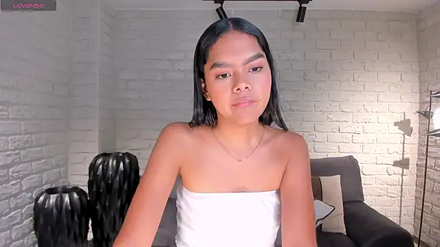 SaphiraJames live cam on StripChat