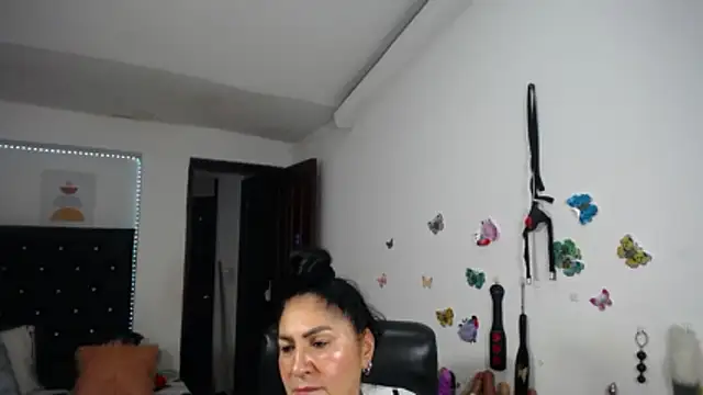 mature_bigboobs10 live cam on StripChat