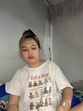 Almira6868 live cam on StripChat