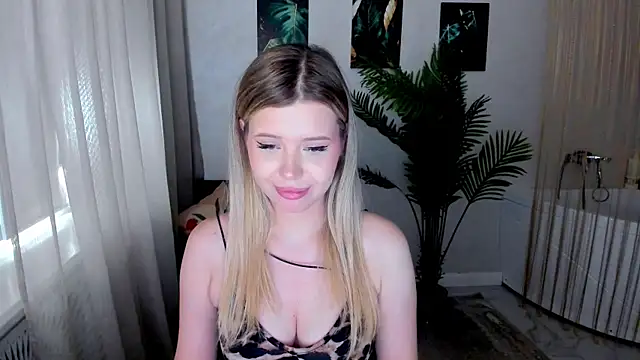 FollowLovee live cam on StripChat
