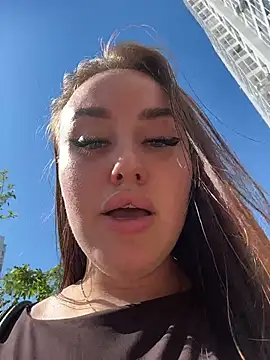 KiraSunshine live cam on StripChat