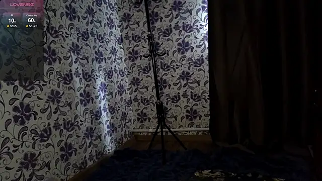 BloomLizzy live cam on StripChat