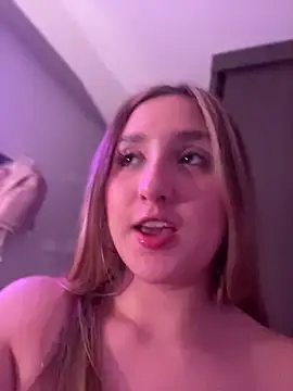 MoraInFire live cam on StripChat