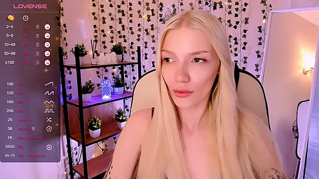 AnyaTaylor_ webcam