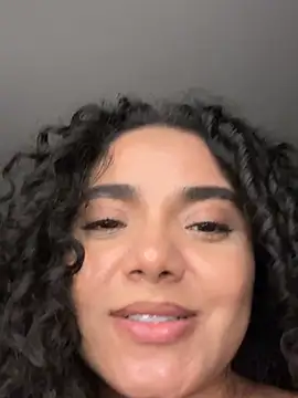 curlyierr (F young) - Show Boobs + Rub ice on them