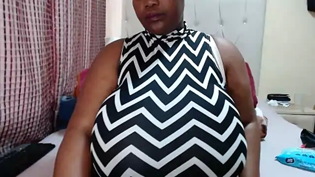 CHOCOLATEDARKBUSTYX live cam on StripChat