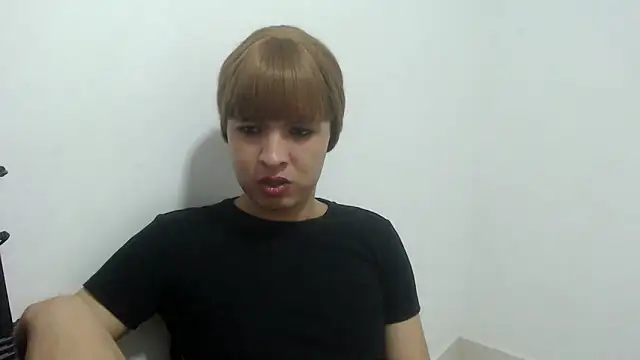 estefania224 live cam on StripChat
