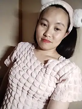 Cherry-squirtt live cam on StripChat