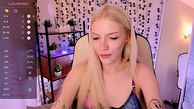 AnyaTaylor_ webcam