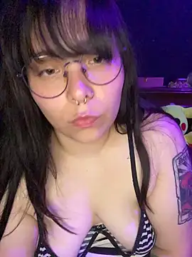 Solo_yoss live sex cam