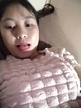 Cherry-squirtt live cam on StripChat