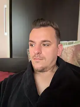 Huge_cock22cm live cam on StripChat