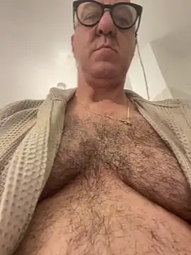 ANONIMO7735 live cam on StripChat