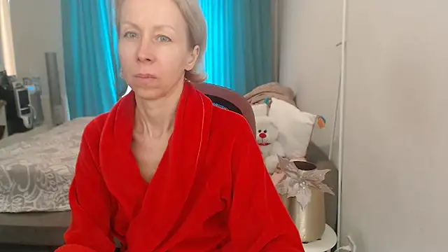 LuxuryNika live cam on StripChat