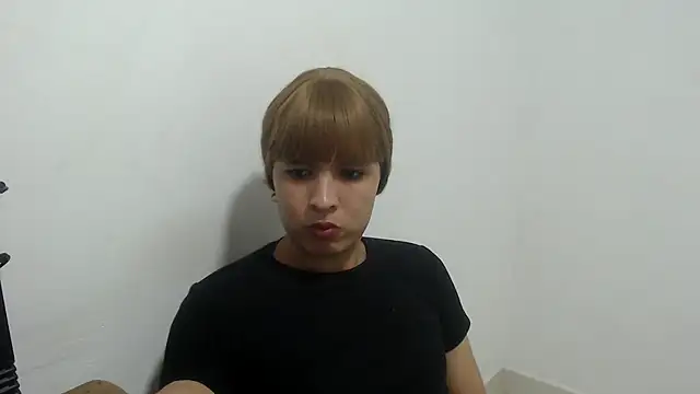 estefania224 live cam on StripChat