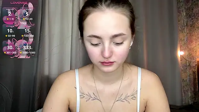 LoraDavi live cam on StripChat
