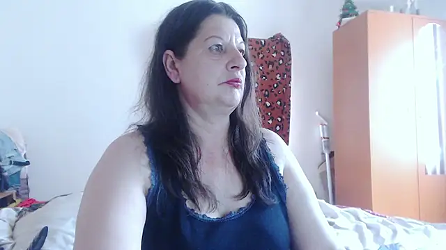 ExtasyMature live cam on StripChat