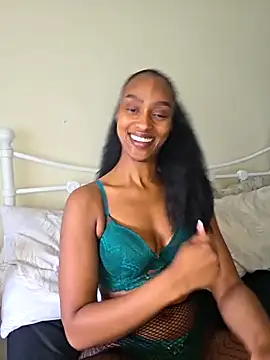 Hazel_Dollxx live cam on StripChat