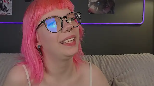 Waifu_Ketrin live cam on StripChat