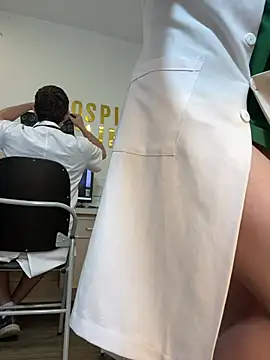 secretly_masturbating live cam on StripChat