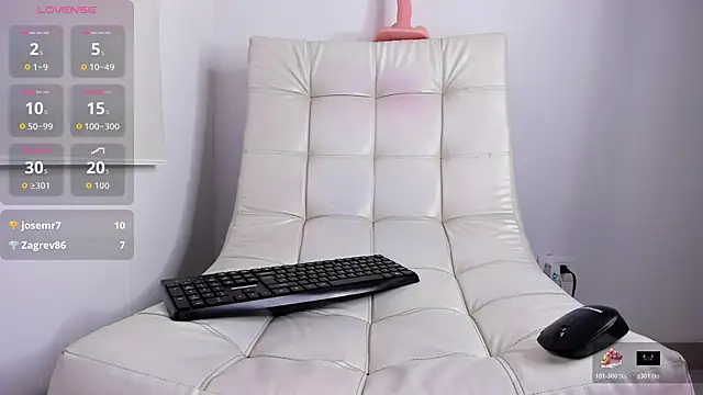 Aaron_Tate live cam on StripChat